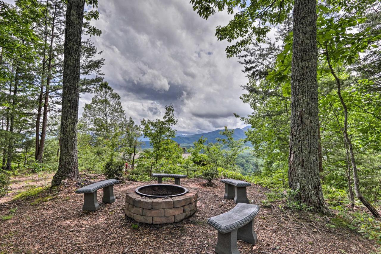 Villa Gatlinburg Escape with Hot Tub, Deck&Mtn View Exterior foto