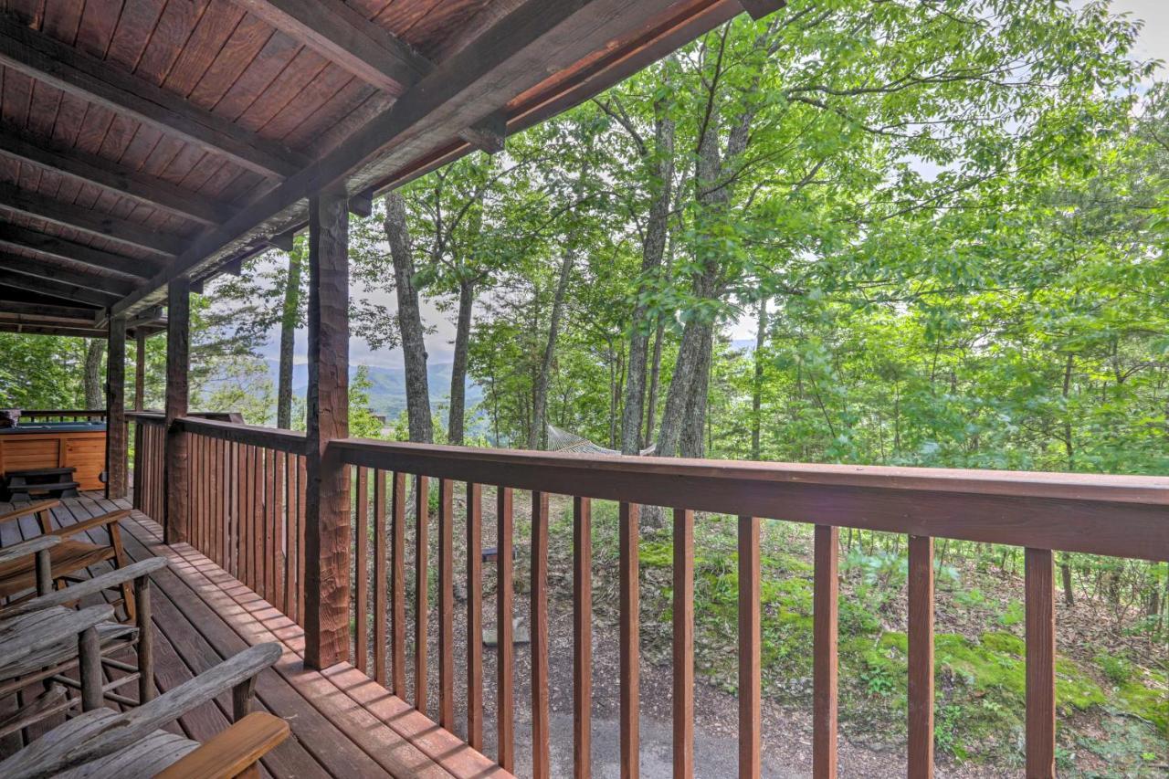 Villa Gatlinburg Escape with Hot Tub, Deck&Mtn View Exterior foto